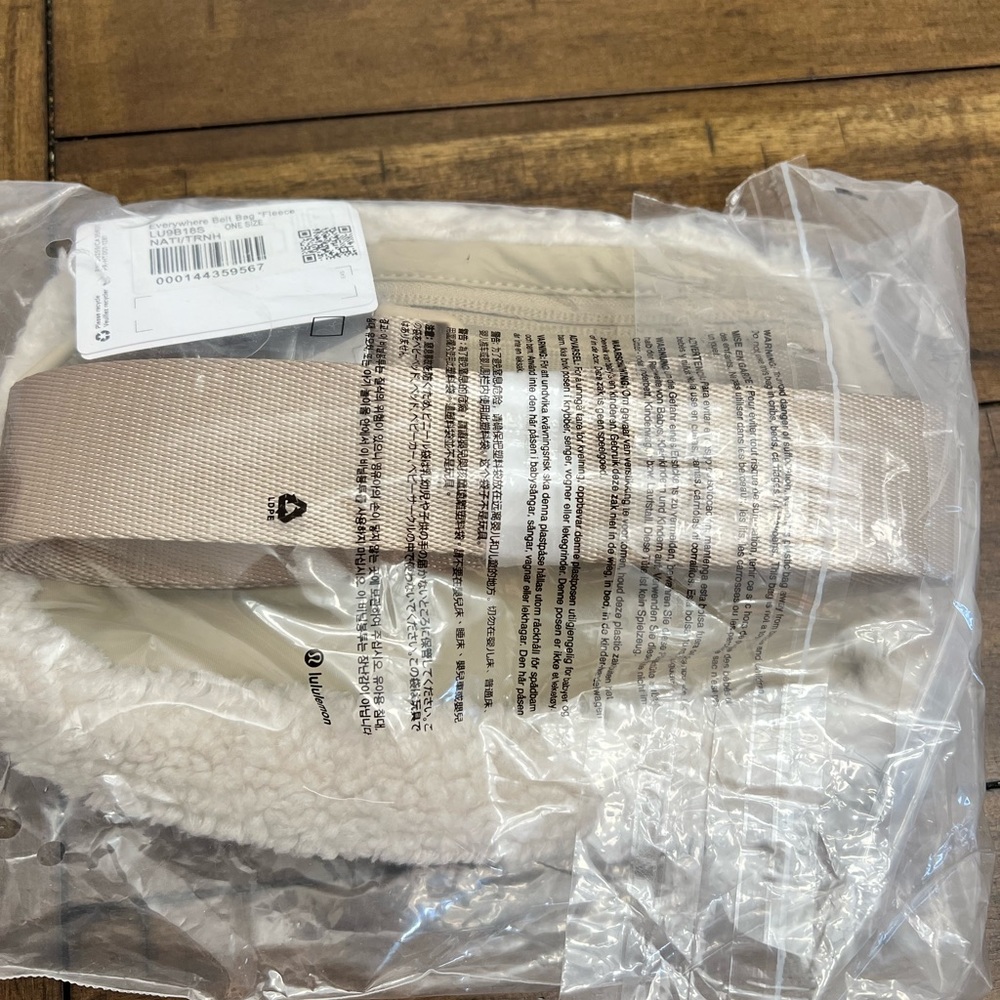 Brand NEW (with tags) Lululemon everywhere bag